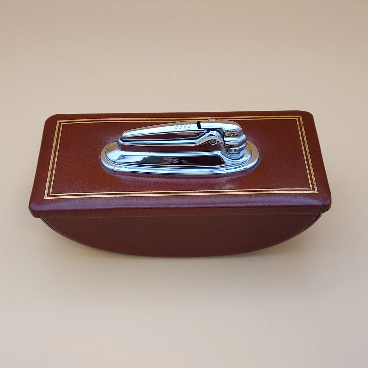 Ronson V.I.P. Varaflame Leather Table Lighter