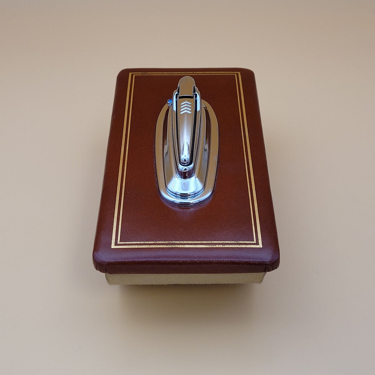 Ronson V.I.P. Varaflame Leather Table Lighter