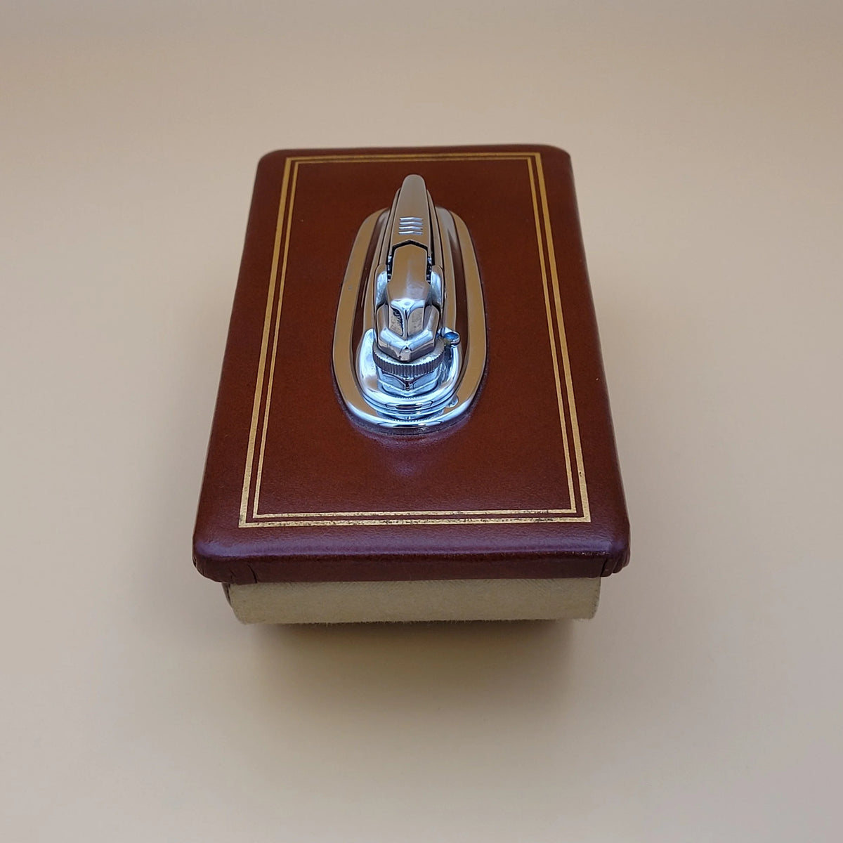 Ronson V.I.P. Varaflame Leather Table Lighter