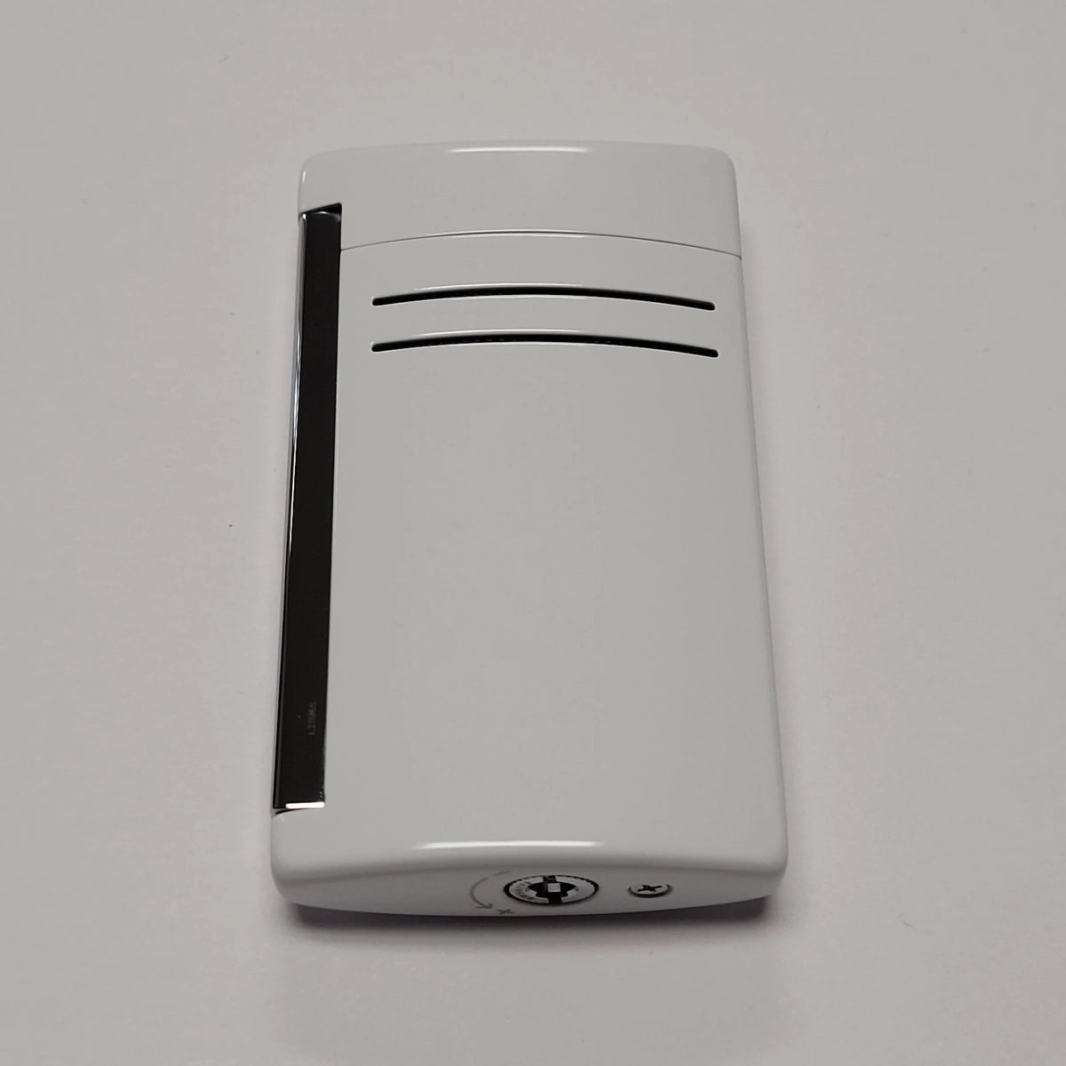S.T. Dupont Maxijet White Lighter 20159N